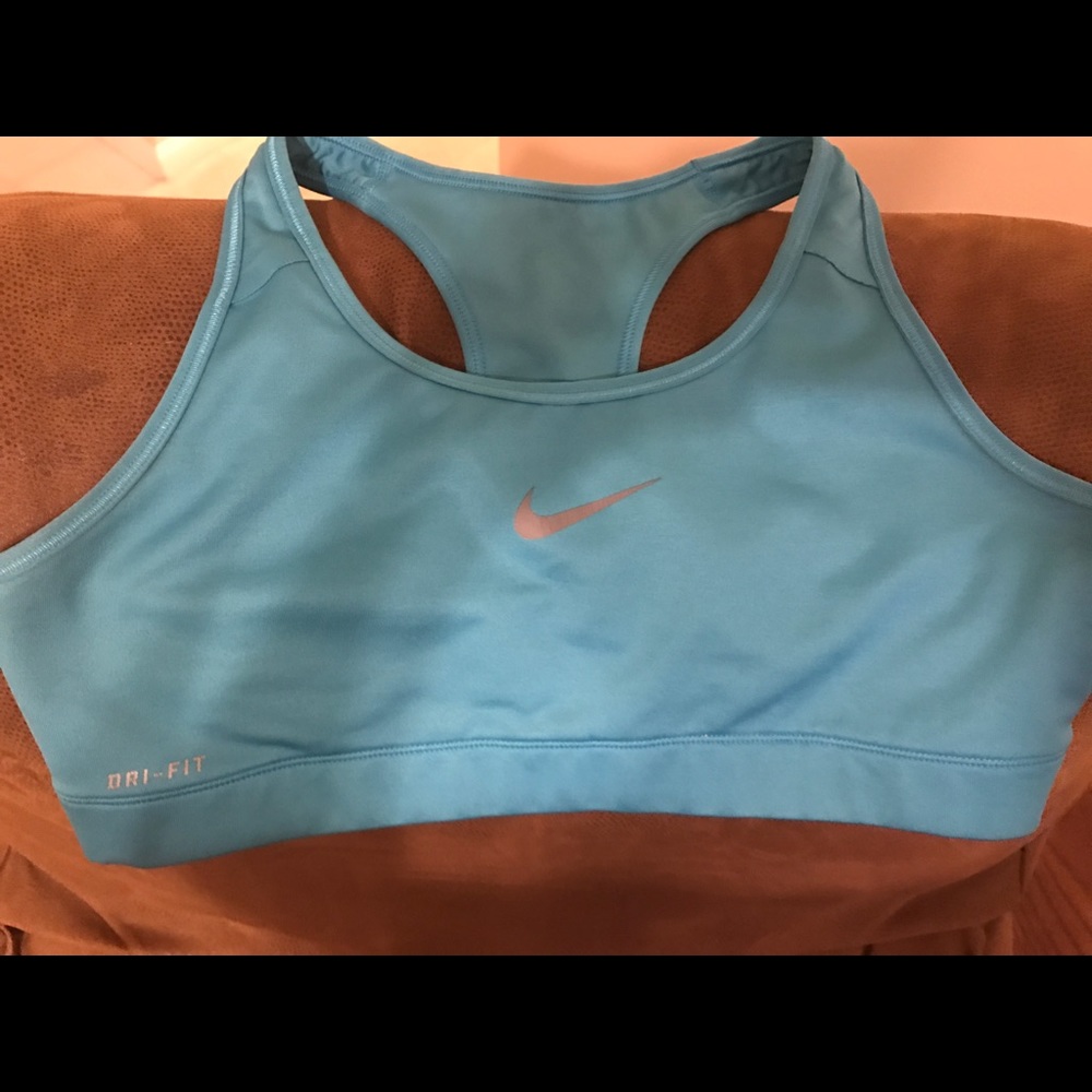 M/L Nike dri-fit sports bra