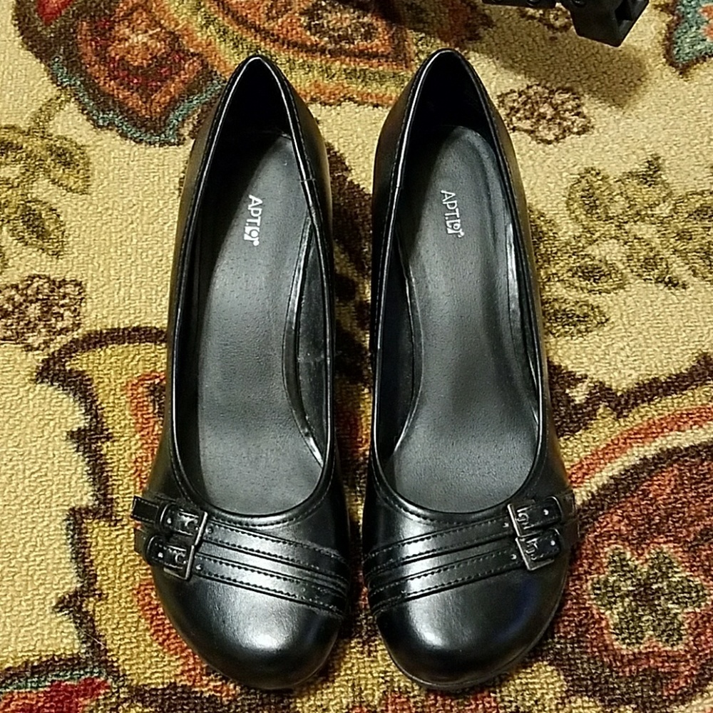 Black wedge business shoes