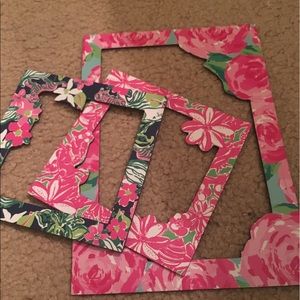 Floral magnet frame set.