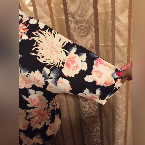 New York & Company floral kimono sleeved blouse - Picture 4 of 5