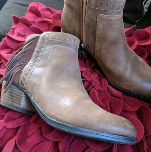 Clarks Tassel Braided Booties Brown size 7.5