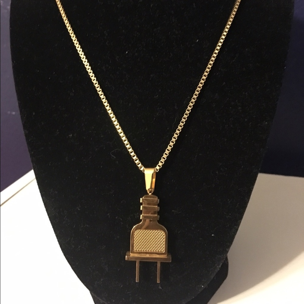 Plug necklace