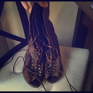 Vintage Guess timeless leather Booties