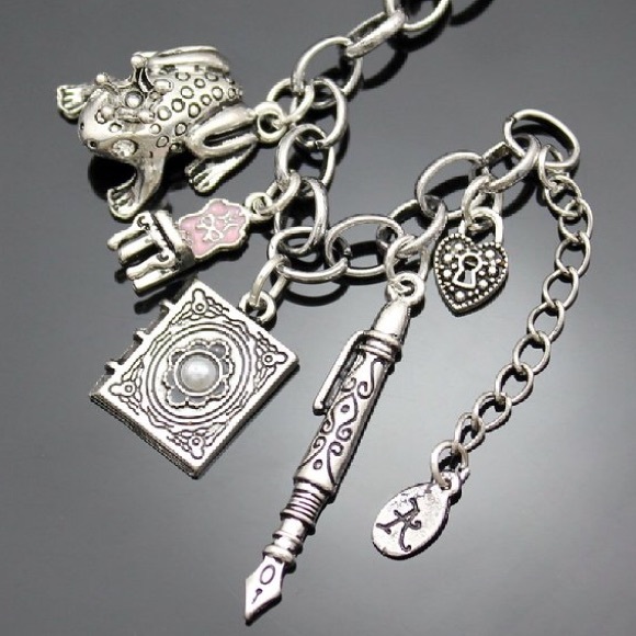 🆕 Whimsical Silver Fairytale Charm Bracelet - Picture 3 of 4