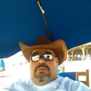 Meet your Posher, Carlos