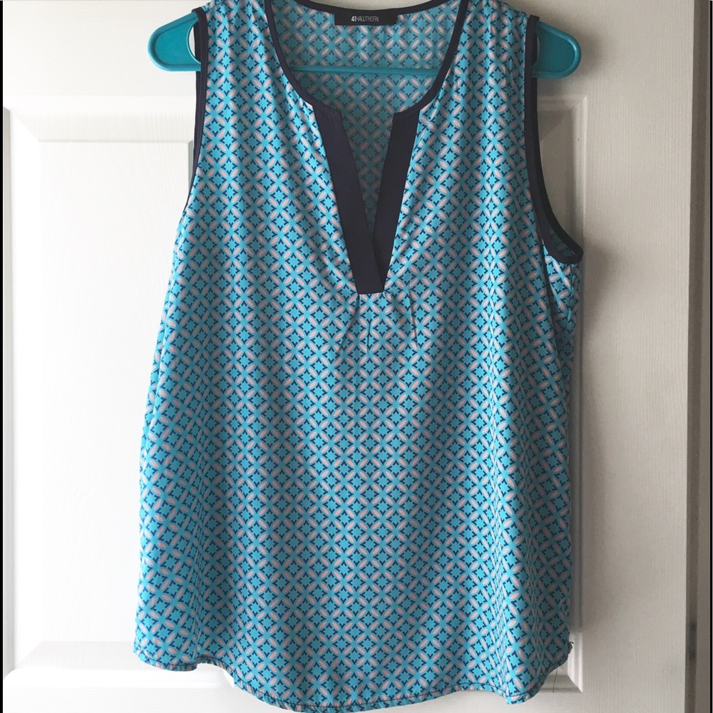 Sleeveless geometric top