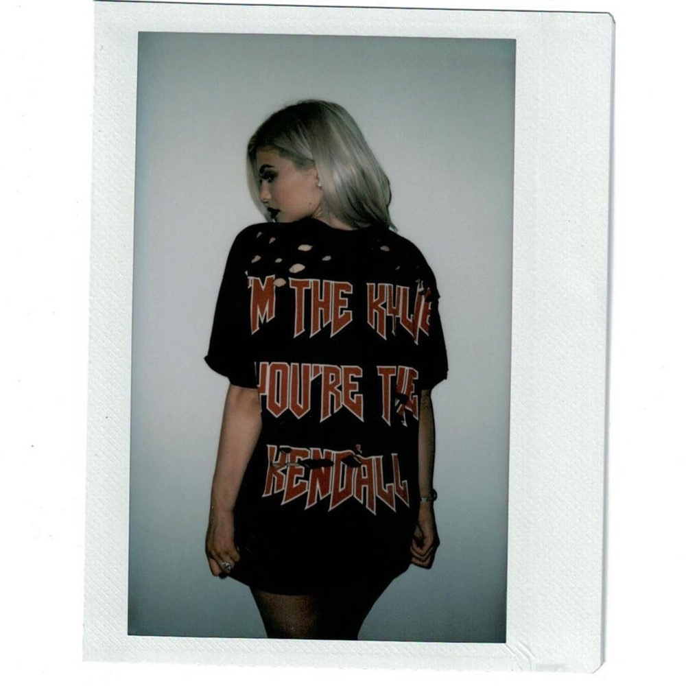 ‼️TRADED‼️ KYLIE & KENDALL DISTRESSED TEE
