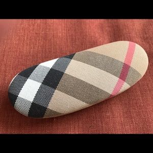 BURBERRY eye glass case 👓