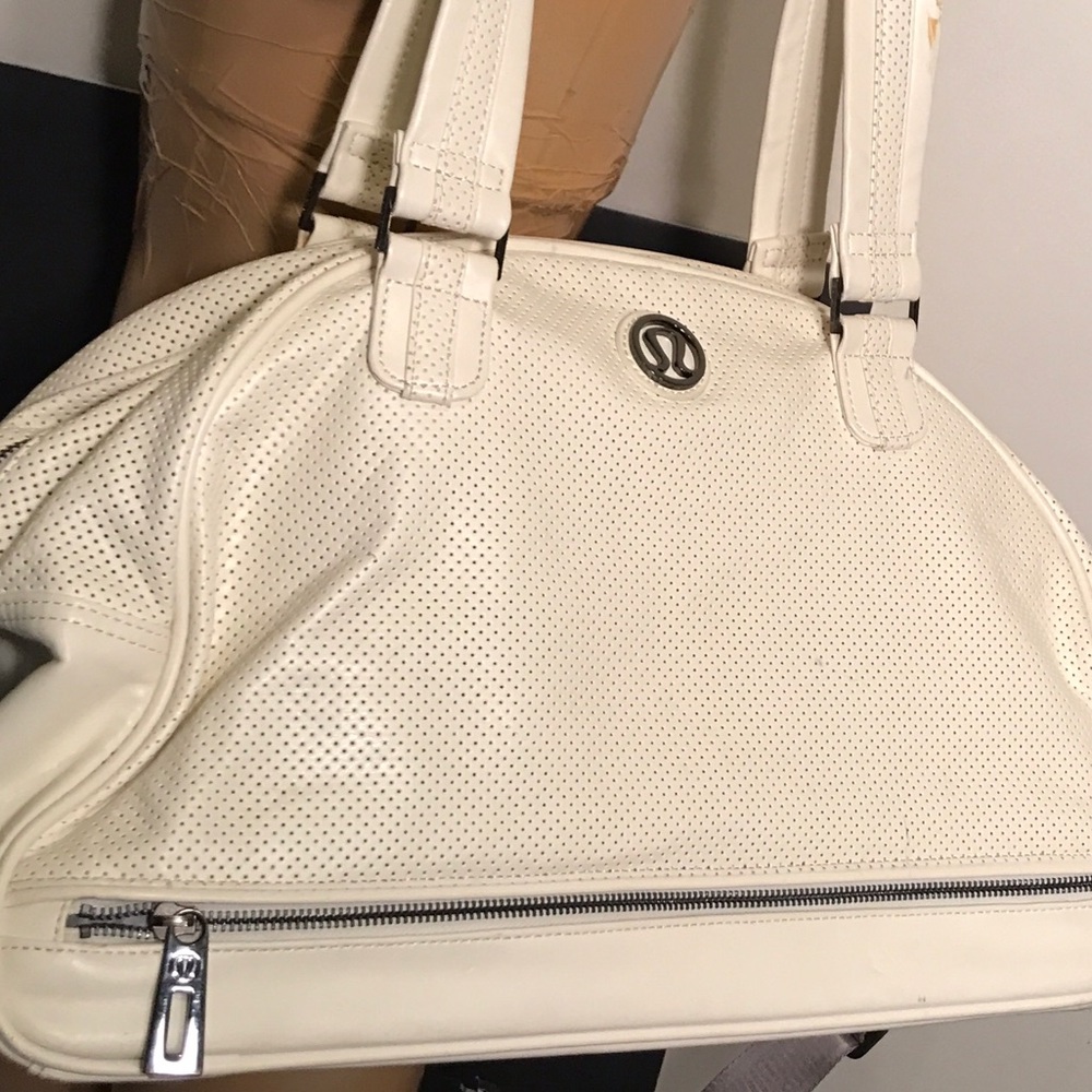 Lululemon Retrogroove duffel bag perforated white