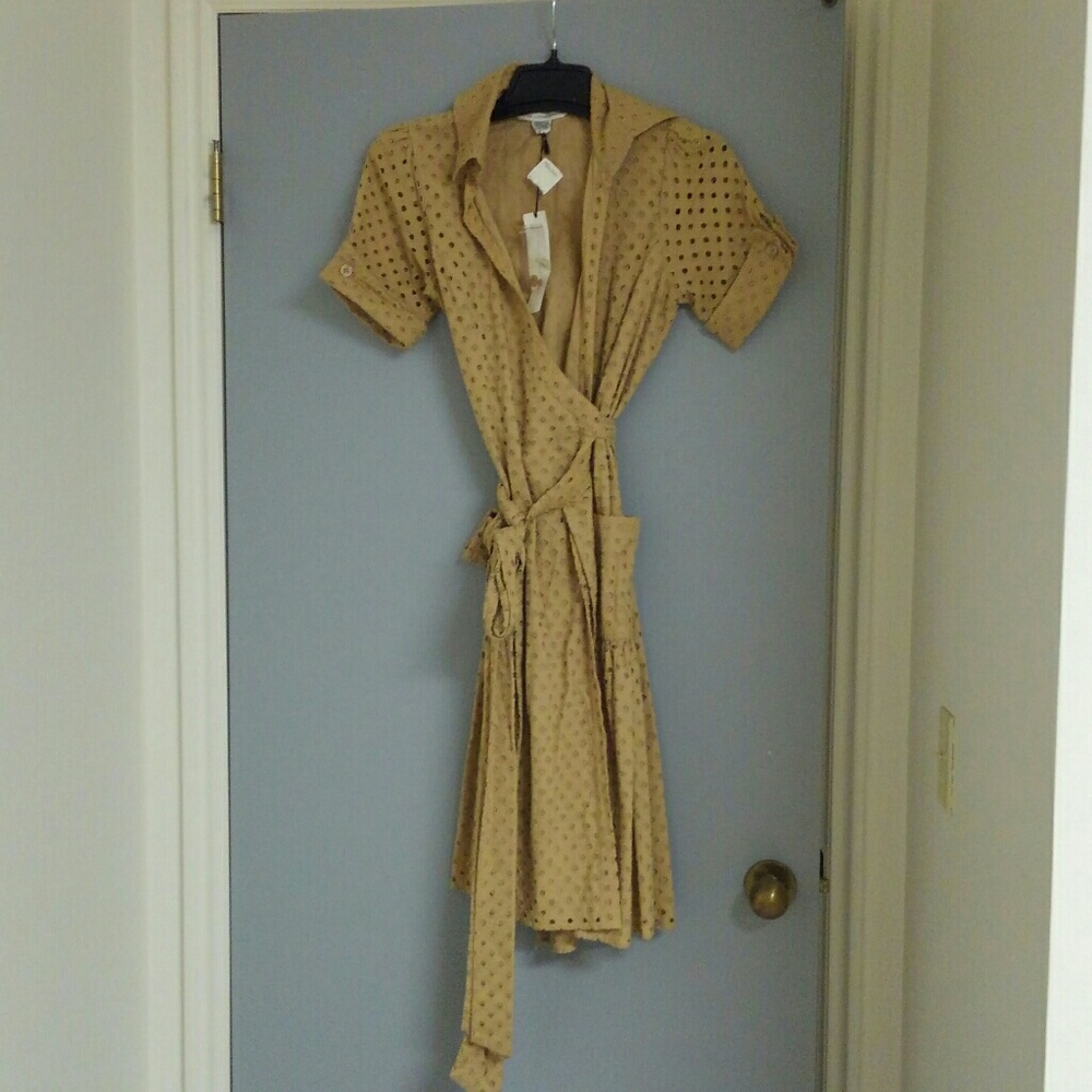 DVF cotton eyelet wrap dress 👗