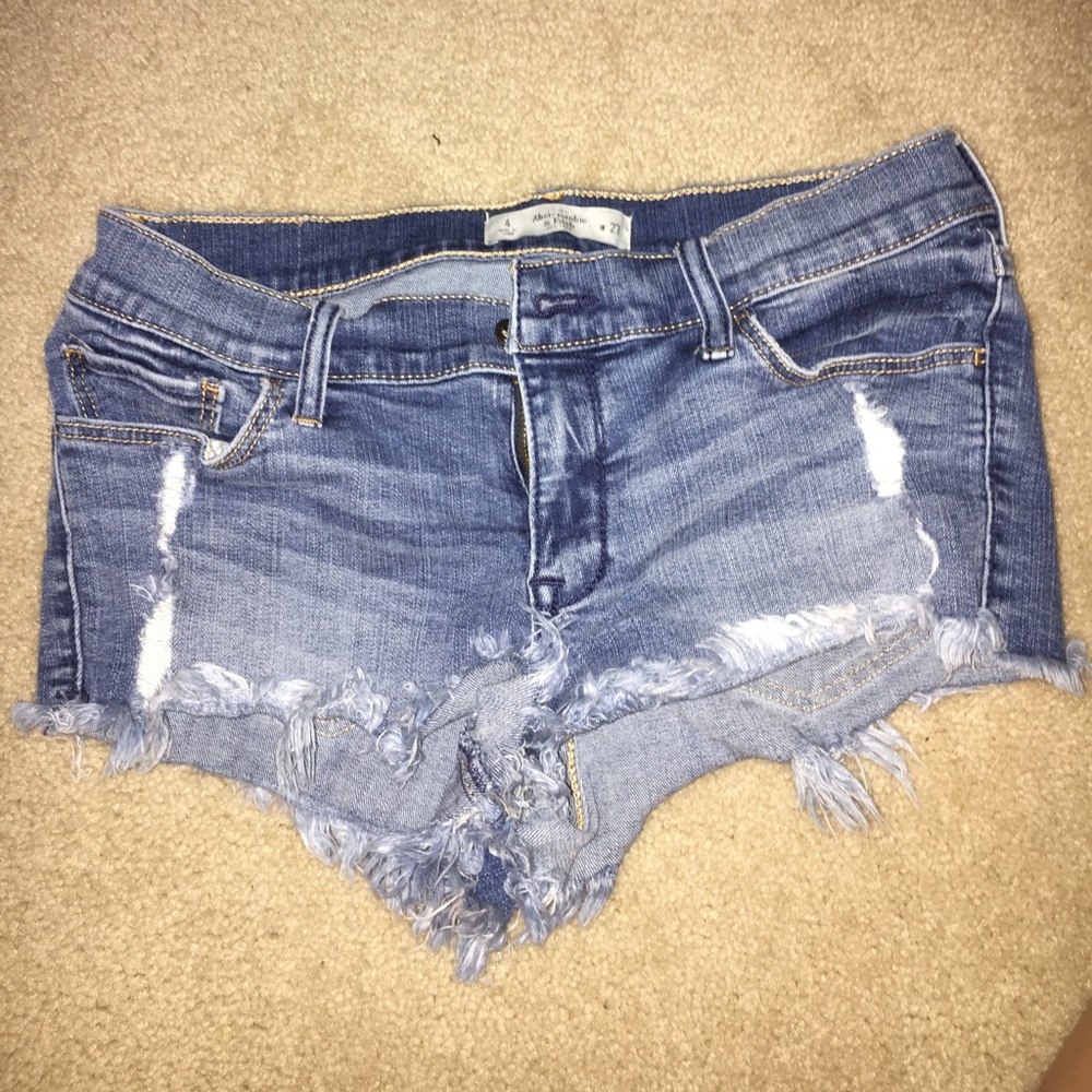 ABERCROMBIE & FITCH JEAN SHORTS!