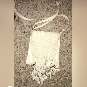 white shoulder purse with adjustable straps