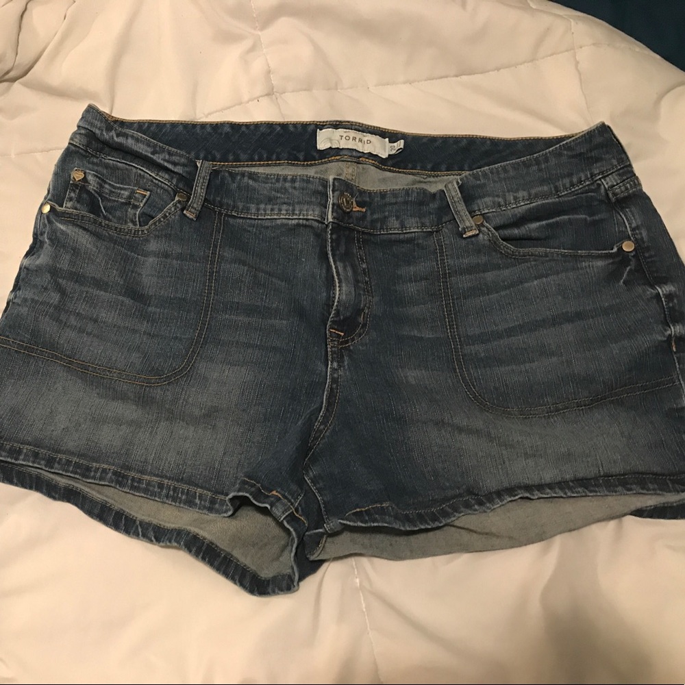 Torrid denim shorts size 20