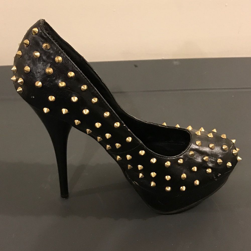 Studded pumps