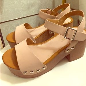 Funky platform sandals size 6