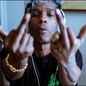 Meet your Posher, Javier