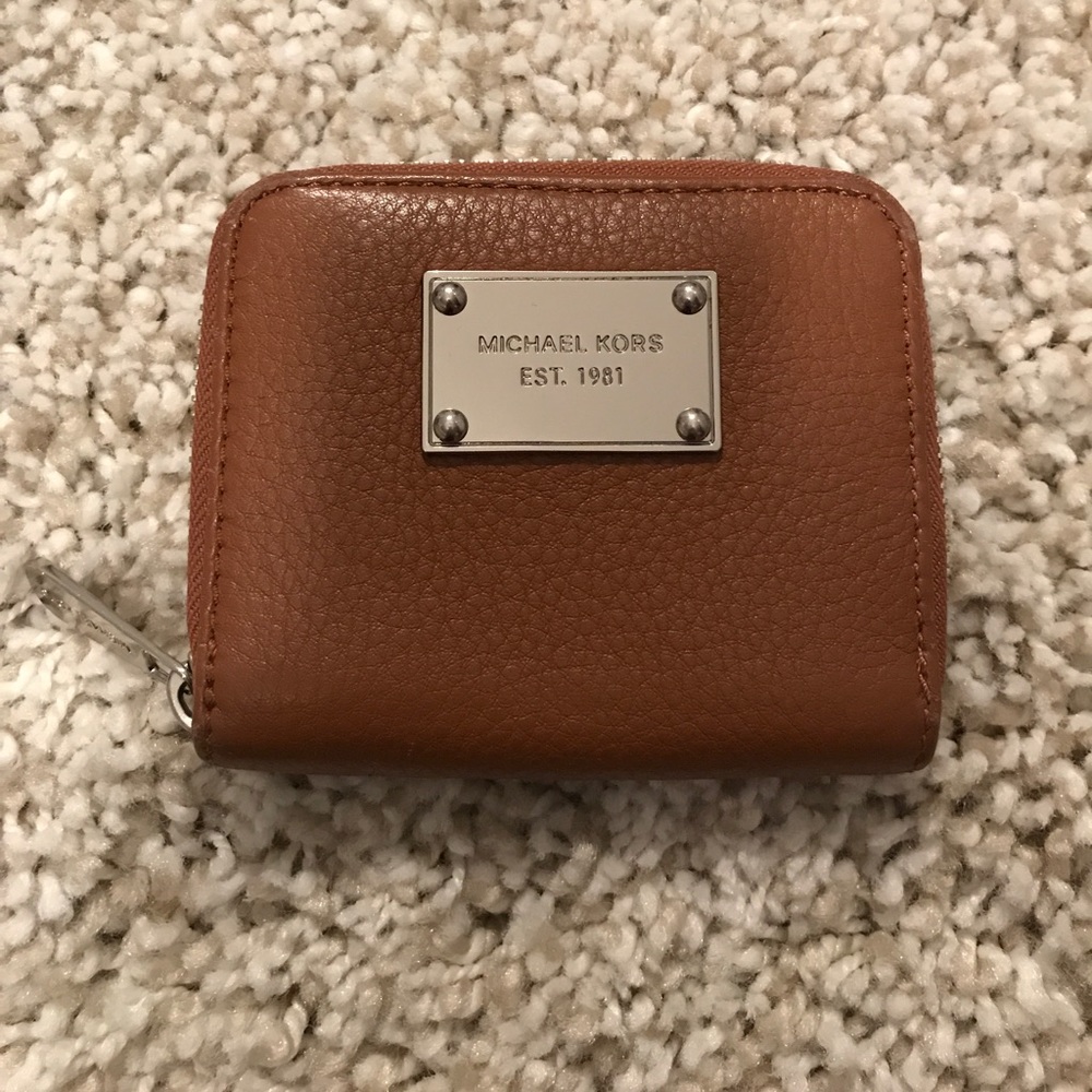 Authentic Michael Kors Jet-Set Travel Wallet