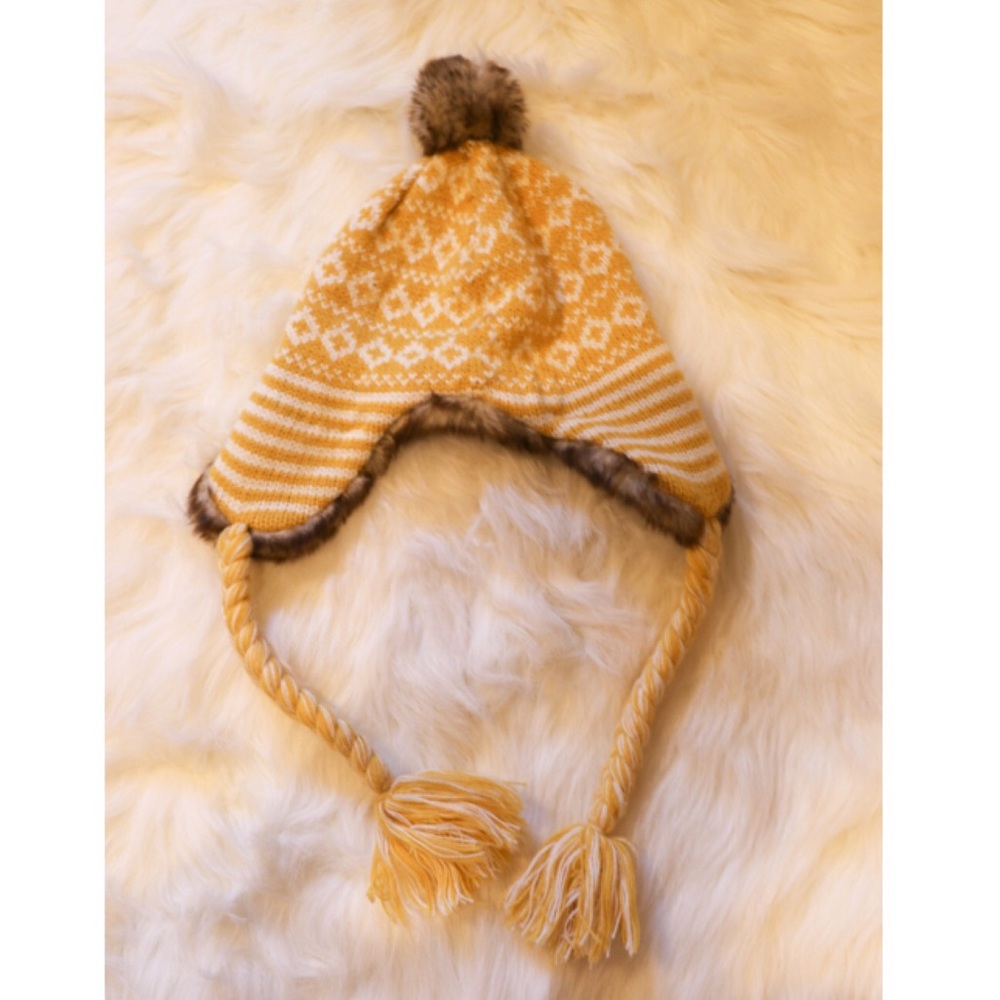 Yellow hat - Picture 2 of 4