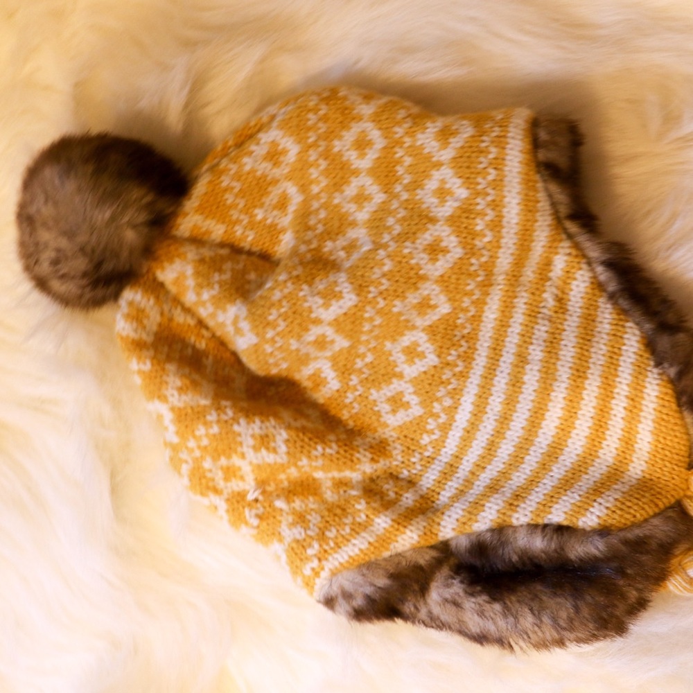 Yellow hat - Picture 3 of 4