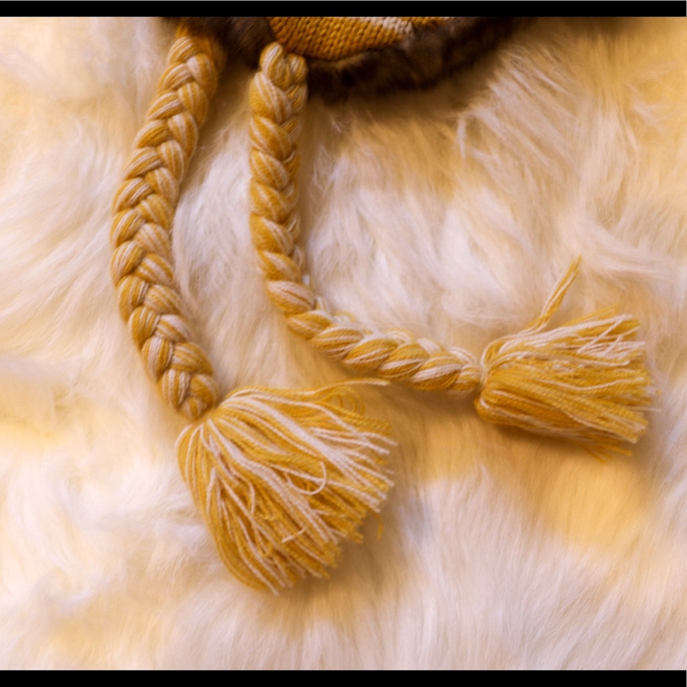 Yellow hat - Picture 4 of 4