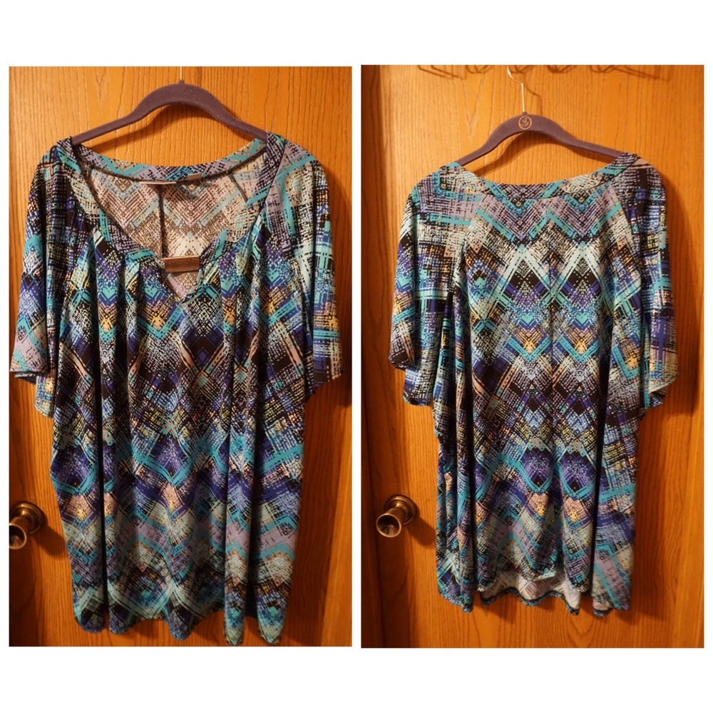 🚨Available until 4/1/18🚨 Teal Blouse From Avenue
