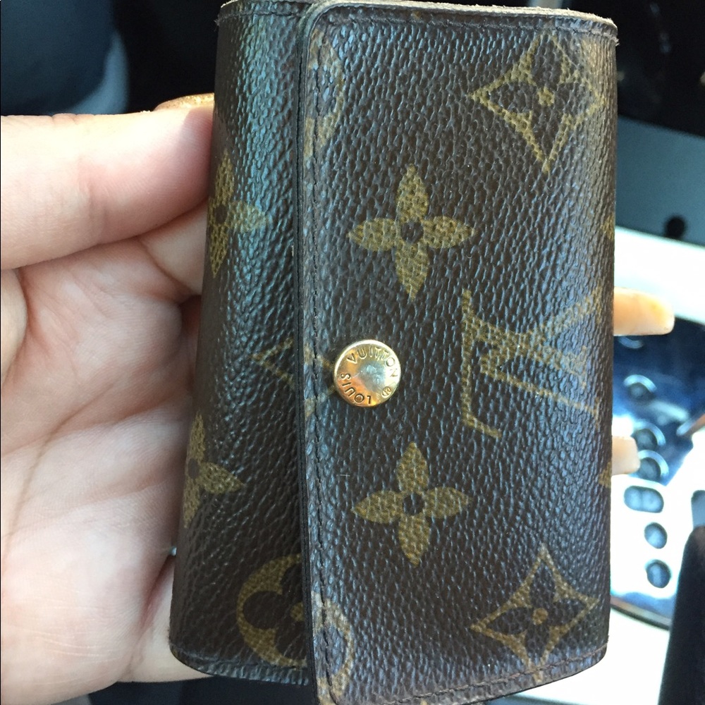 Louis vuitton 6 key holder
