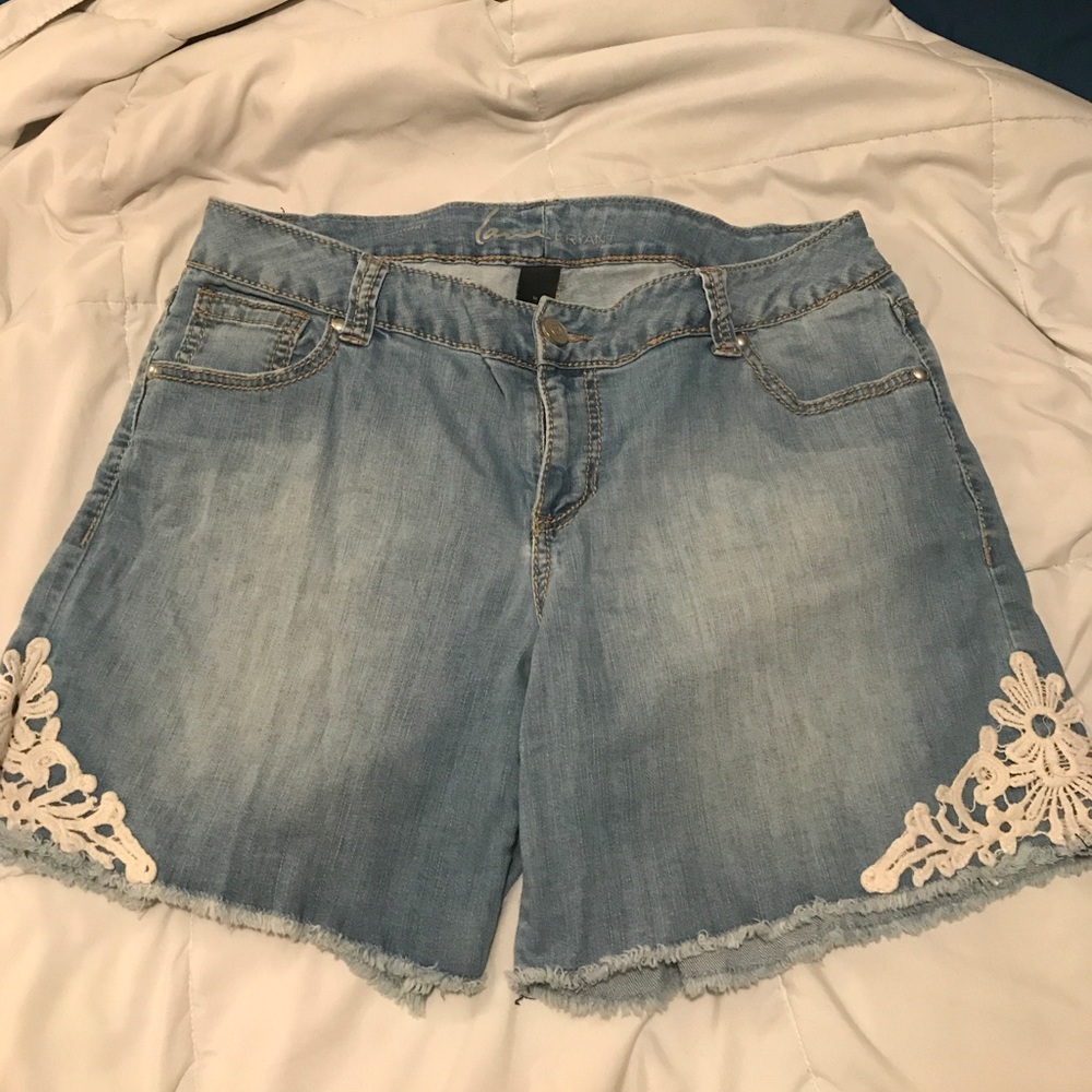 Lane Bryant light jean shorts size 14