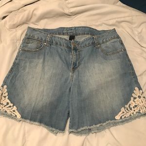 Lane Bryant light jean shorts size 14