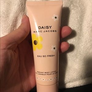 Marc Jacobs Daisy Eau So Fresh Lotion