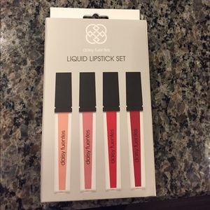 Daisy Fuentes Liquid Lipstick Set