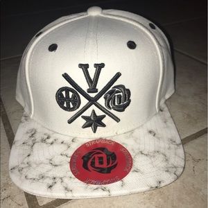 NWT White/Black Derrick Rose Adidas Strapback!