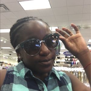 Meet your Posher, Cierra