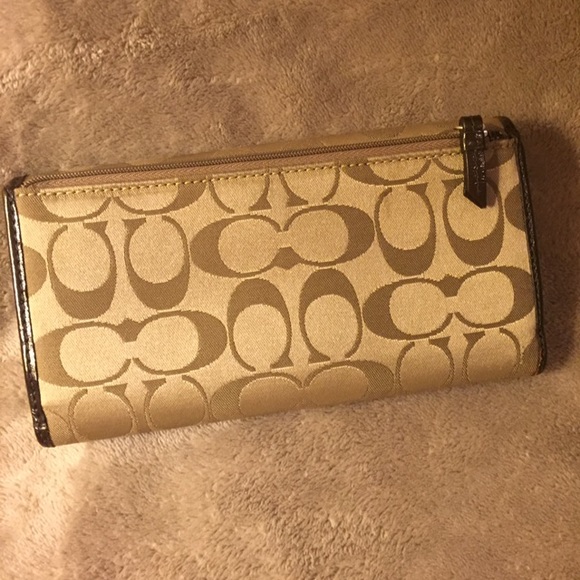 Authentic Coach Wallet - Picture 4 of 4