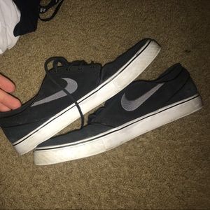 Black/Grey Nike Janoski's