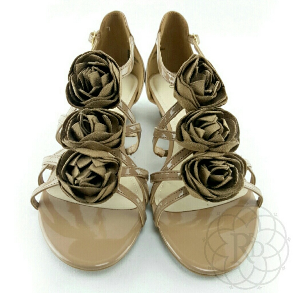 NEW East 5th Taupe Alice Rose Sandals