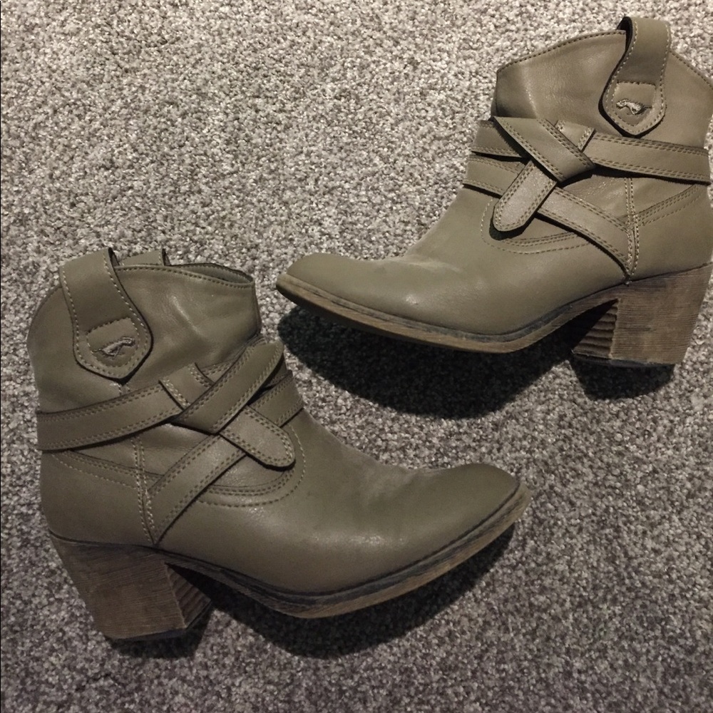 Low grey booties