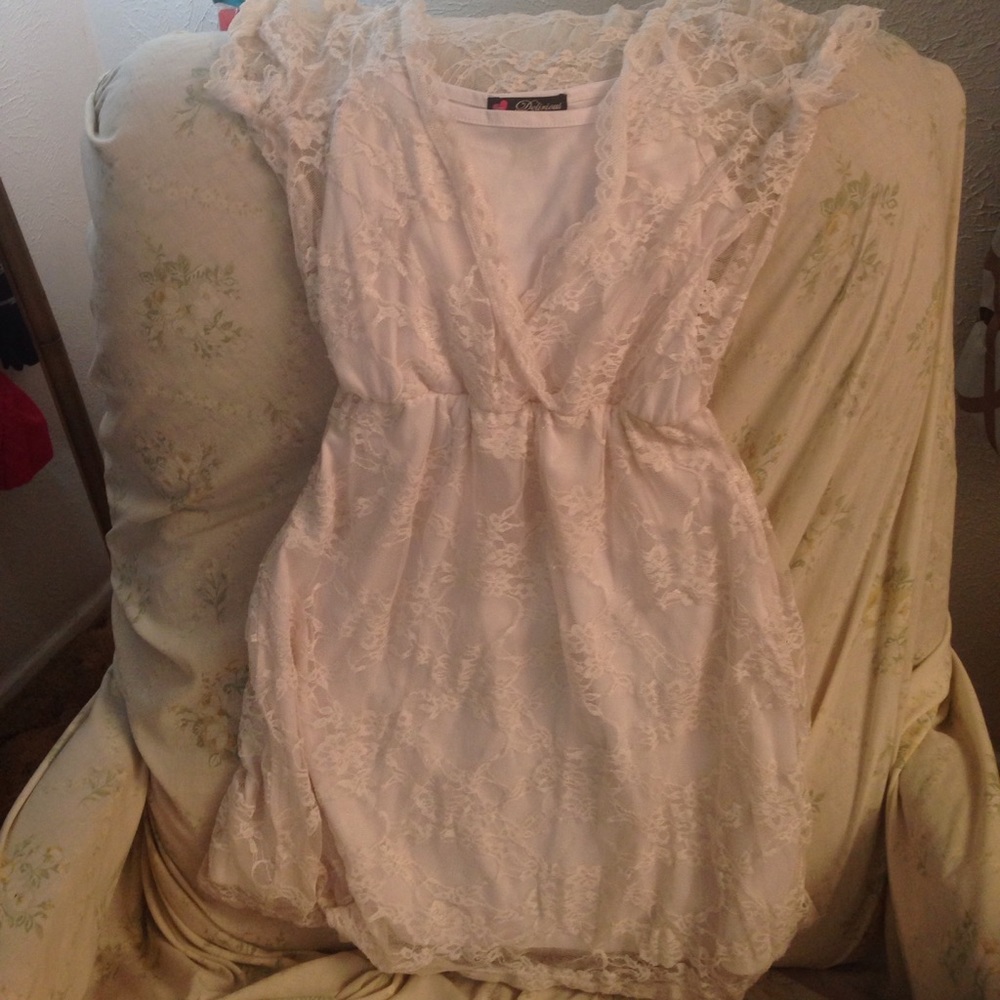 🎉 PRICE DROP🎉 White lace dress