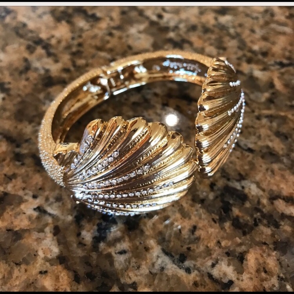 Lilly Pulitzer Shell Cuff Bracelet