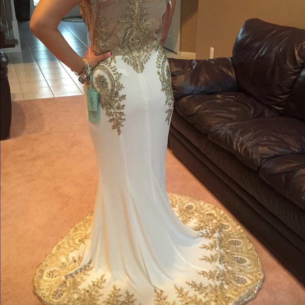 New dresses for sale , sizes medium to large