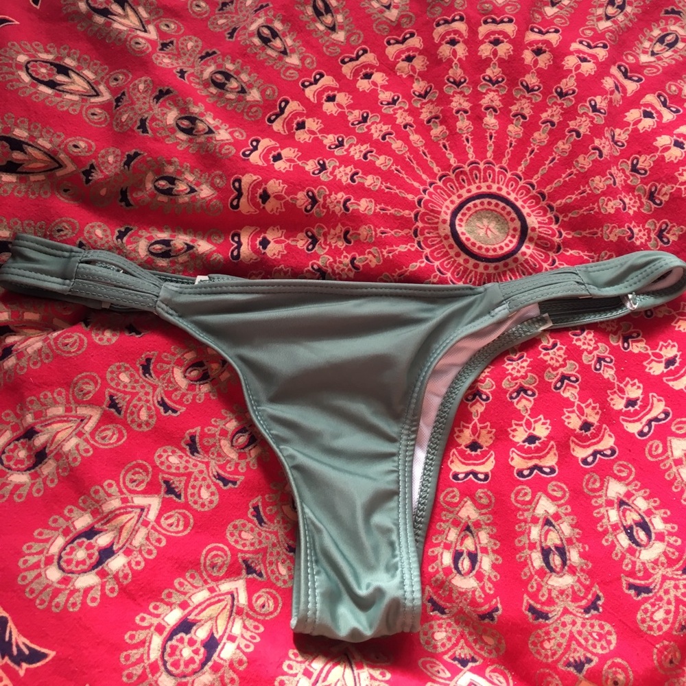 Cheeky bikini bottoms