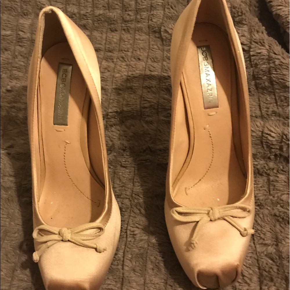 BCBGMAXAZRIA pale rose heels