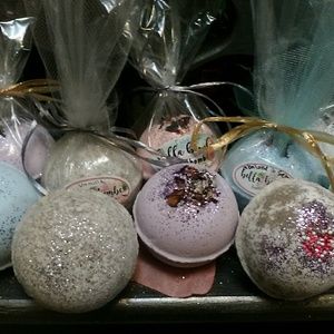 Organic bath bombs