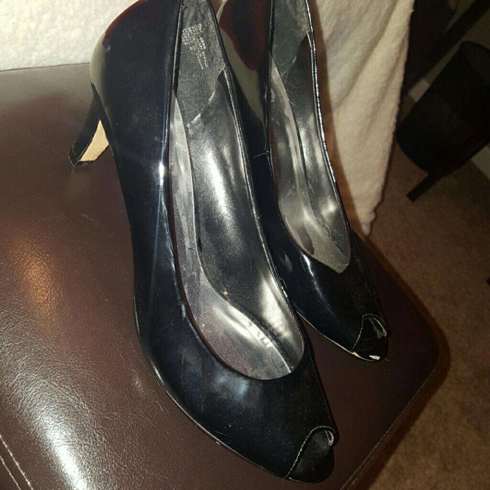 Open-top kitten heel