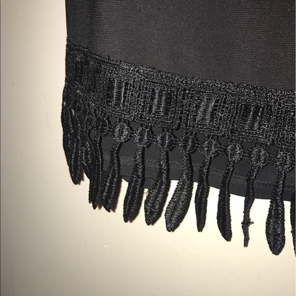 Simple Tasseled Tank - Picture 2 of 2