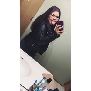 Meet your Posher, Jesenia