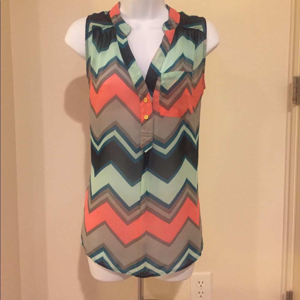 Women's M sleeveless sheer chevron blouse