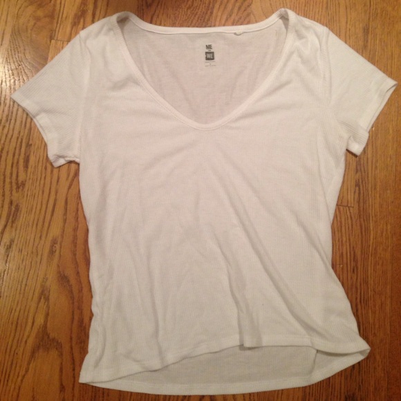 White thin shirt - Picture 1 of 3