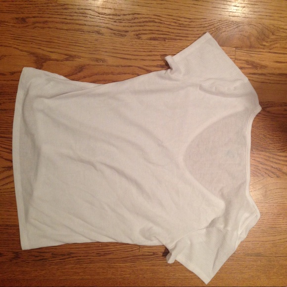 White thin shirt - Picture 2 of 3