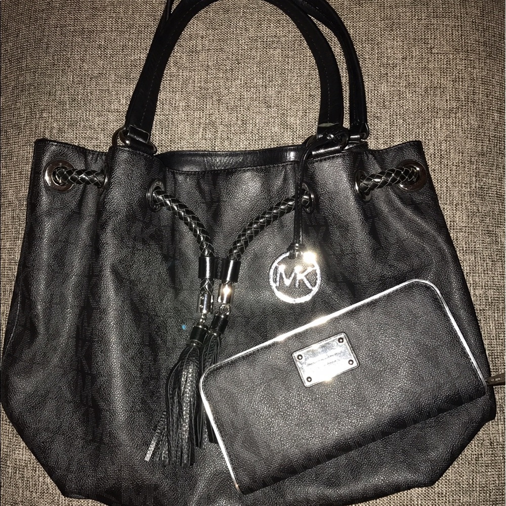 🛍SALE!! Matching Michael Kors Bag and Wallet