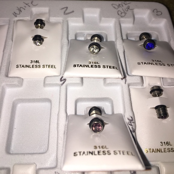 Piercing - Picture 2 of 4